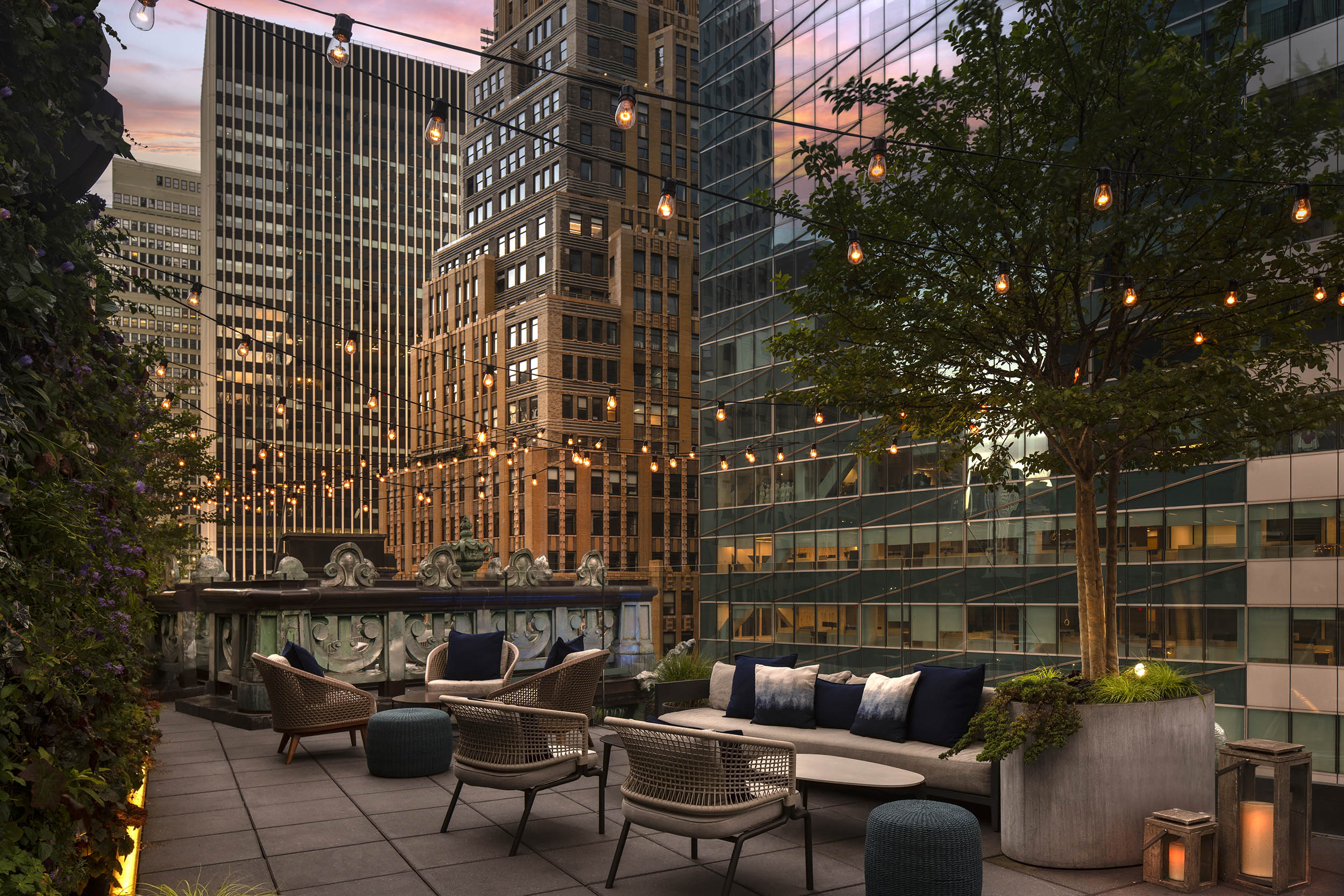 15 EPIC Rooftop Bars in Manhattan (Thirsty Local