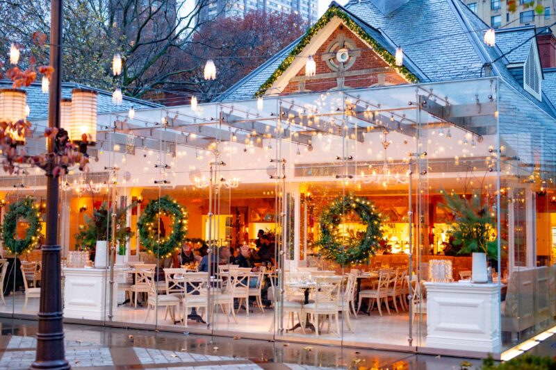 10 BEST Christmas-Decorated Restaurants in New York City